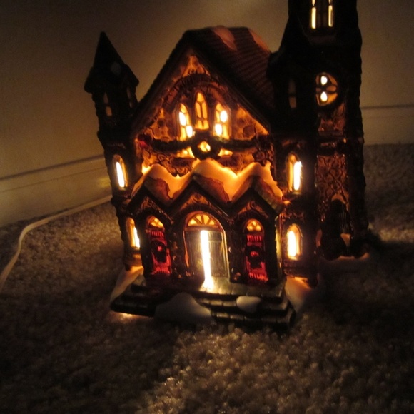 Santa's Workbench Stoneybridge Church 2003 Victorian Series Christmas with light - Picture 4 of 12
